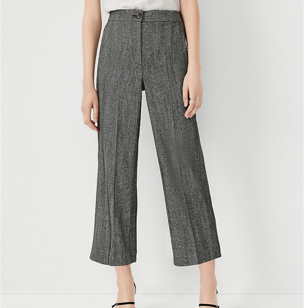 Ann Taylor high waist cropped herringbone black pants. Size 8